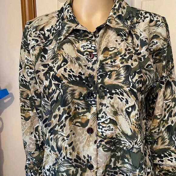 Beautiful Tiger print lightweight comfortable blouse women size 6 - Picture 5 of 6